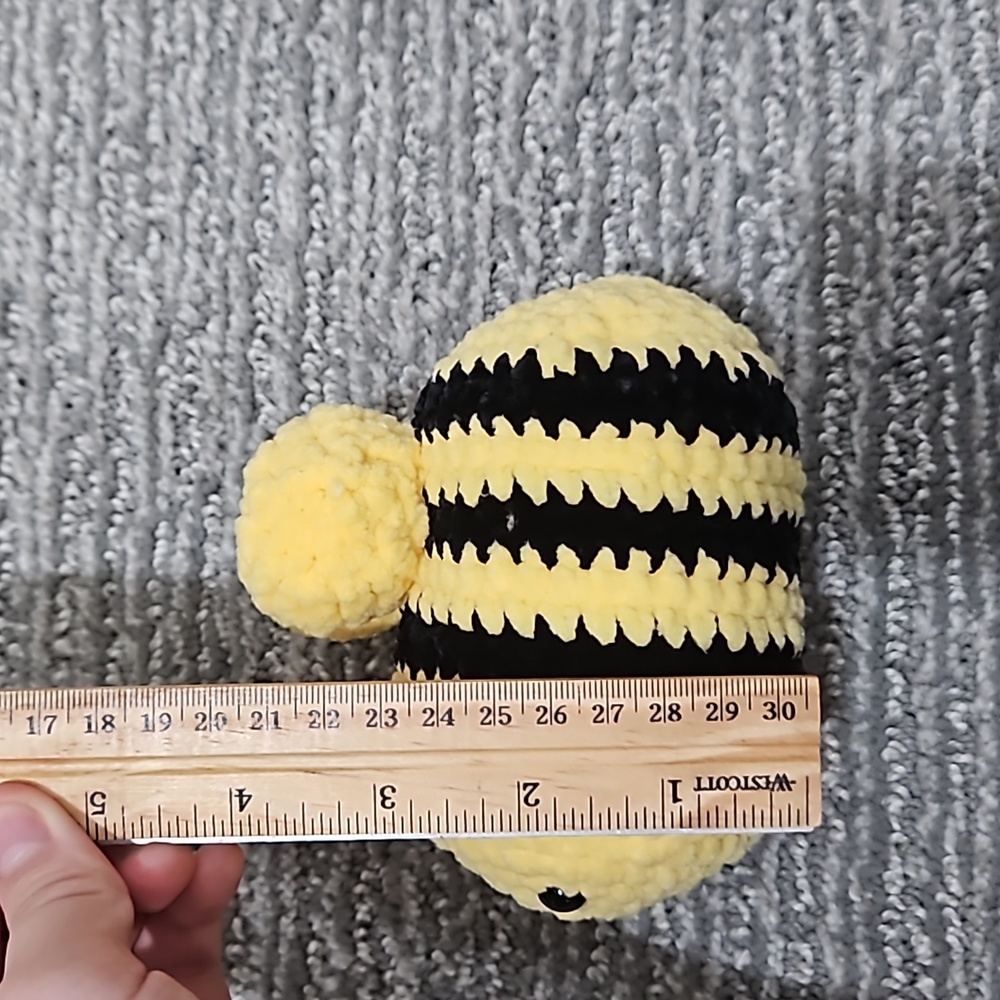 Crochet bee - Picture 5 of 5